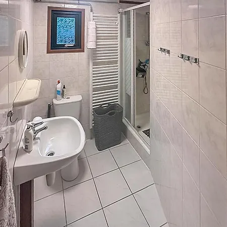 2 Bedroom Awesome Stacaravan In 营地 *